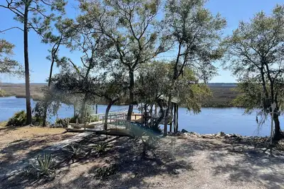 Image de Admirals Lookout, Luxury 3 Suite waterfront home with deep water boat dock