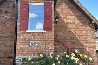 Image de Cosy, fully refurbished, rural apartment In Heart of England with stunning views
