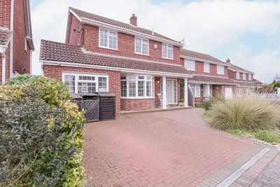 Hide And Sleep, pet friendly, with open fire in Frinton-On-Sea