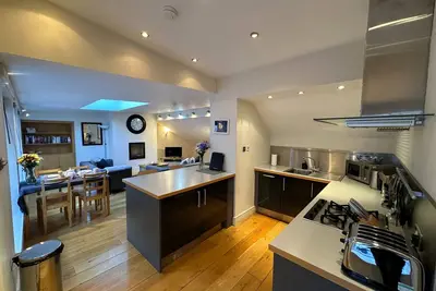 Image de fantastic 2 bedroom with secure parking in Edinburgh's New Town