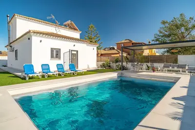 Image de Magnifique maison Ă Chiclana de la.