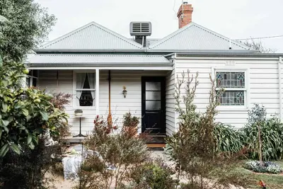 Image de Historic Benambra Cottage - c1860