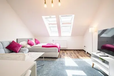 Image de Airy Attic Apt. : Stylish Studio w/ Terrace & View