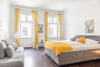 Image de Vivid King Bed Apt. - 12 min. From The City Center