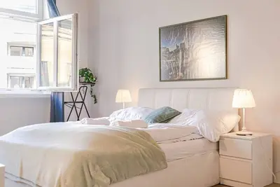 Image de Perfectly situated 2br Apt. - ideal for Longstays
