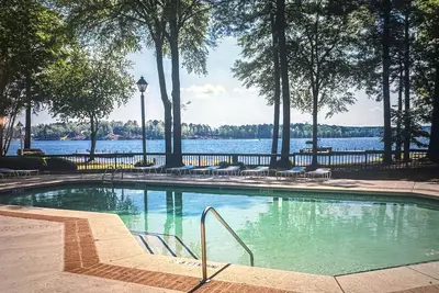 Image de Beautiful Golf Cottage with lake views in Gated Lake Oconee Community