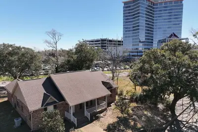 Image de 3 Bedroom home steps from casino, putt-putt, boat ramp, and local restaurants.