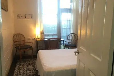 Image de Eclectic rooms, private space, quiet nature spot near famous surf beaches & City