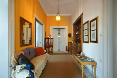 Image de Artistic Neoclassical Acropolis House