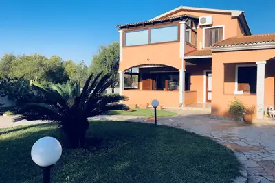 Image de A 10-minute walk to the beach