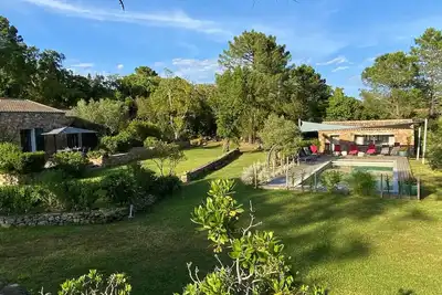Image de Magnifique maison en pierre + T2- 13 pers. sur immense terrain, piscine pétanque