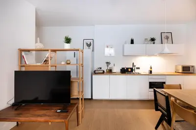 Image de Stylish Apartments in the Heart of the City Center. Your Modern Retreat Awaits!