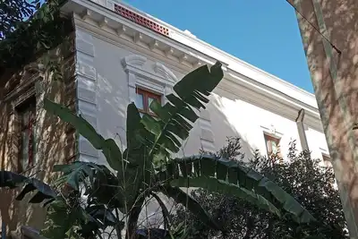 Image de Newly renovated in the city!