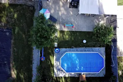 Image de Private luxurious glamping with solar heated swimming pool Tv and Wi-Fi