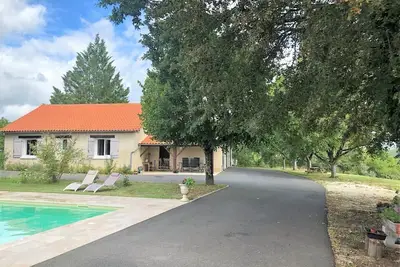 Image de Soniette est une maison de vacances traditionnelle avec une piscine privée
