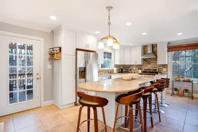 Image de Beautiful home in the heart of Raleigh, perfect blend of convenience & comfort.
