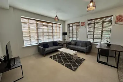Image de Travaal. com - Free-Wifi-Netflix-Parking - 2 Bedroom Apartment - Farnborough