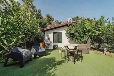 Image de Duplex House detached cottage with whirlpool surrounded by citrus trees