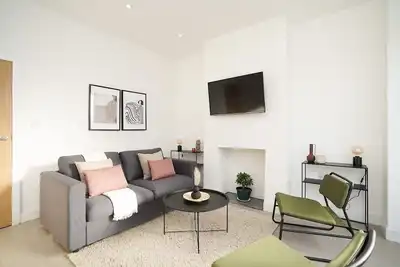 Image de Ideal For Temporary Long Stays: contractors, insurance claims, relocation.