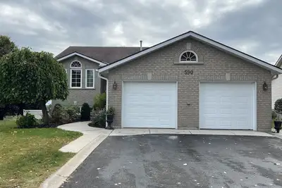 Image de Arbour Ridge Vacation Home - Trail View! 5 bedrooms, 7 beds
