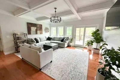 Image de The Mountain Hideaway Retreat ~15 min to Psu, Mt. Views, Hot Tub