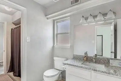 Image de Modern 3 Bed/2. 5 Bath Home in North Houston\n