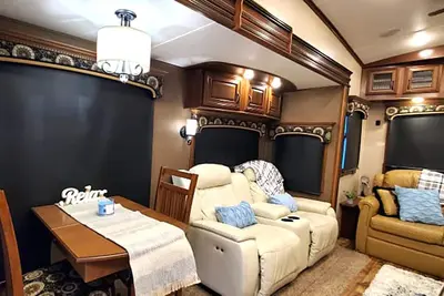Image de Two bath fully stocked Rv with free golf cart