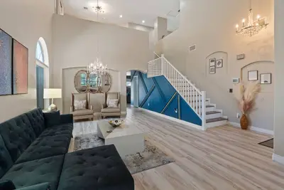Image de Vegas Escape: 4br Oasis w/ Pool — Sleeps 8!
