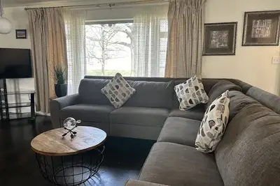 Image de Private 4 Bdrm -3 Bths house, 5 Miles from Downtown #2 ❤️