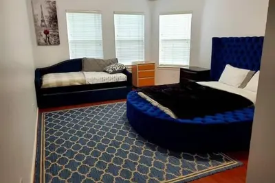 Image de 5 bedroom Retreat Houston, with jacuzzi and sauna