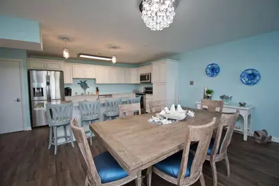 Image de Luxury Oceanview Condo, Steps to the Beach