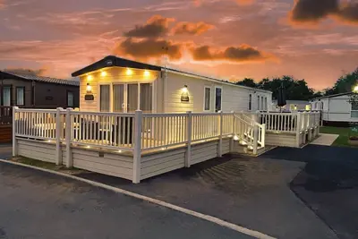 Image de Luxury mini lodge with private hot tub - Tattershall Lakes - Osprey Rise