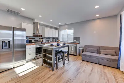 Image de 7 Mi to Louisville: Pet-Friendly New Albany Home