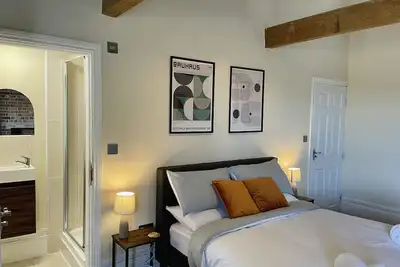 Image de Rear of Northway Court-Maison-Salle de bain et douche