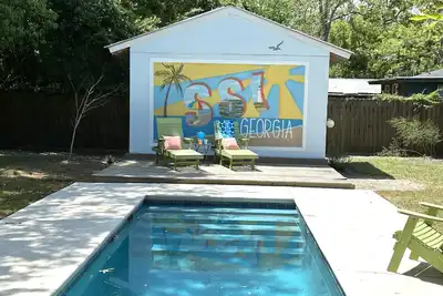 Image de Great Location-Close to Everything. Adorable 3 Bd/3 Bath Cottage with Pool!