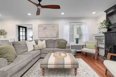 Image de Welcome to this Historic Charmer in Fairview Park!