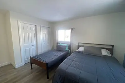 Image de 1 Queen & 1 Twin Bed