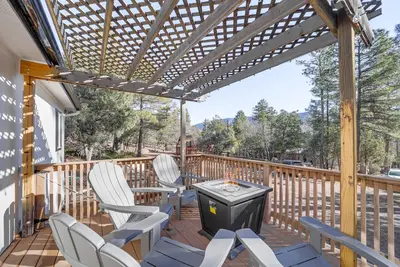 Image de Mtn Views + Playground: Family-Friendly Pine Cabin