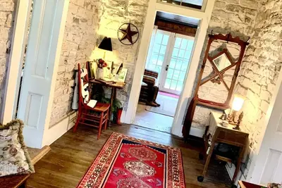 Image de The Historic Rock House