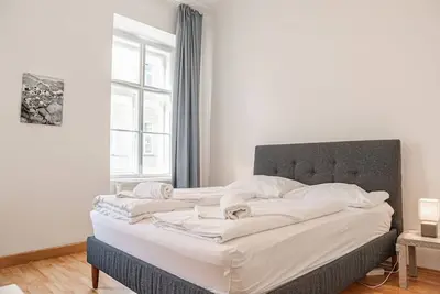 Big 3 Br Apt. Perfect for 7 Persons & Central