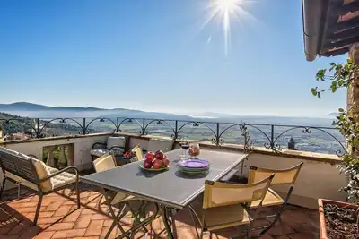 Image de Casa delle Rose: charming house with stunning balcony in the heart of Cortona