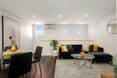 Image de Overlooking Ryrie Street!