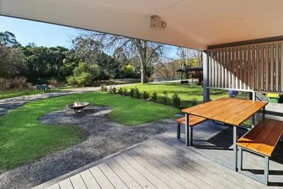 Image de \"The Goulburn\" 3 Bedroom Villa - Cabin Villa 6 Sleep 6