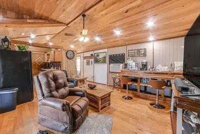Image de Peaceful Kentucky Countryside Cabin w/ Porch