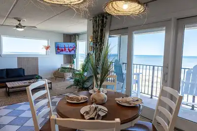 Image de Oceanfront Penthouse Suite, 2 King Beds, Exquisite Beach Views, Newly Renovated