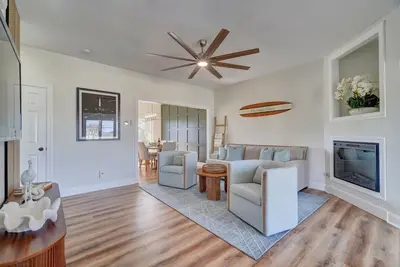 Image de Brand New & Fully Renovated Luxury! 3 Min Walk From Your Peaceful Beach!