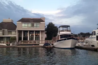Image de Waterfront in Huntington Harbor! ! Water enthusiasts dream vacation home.