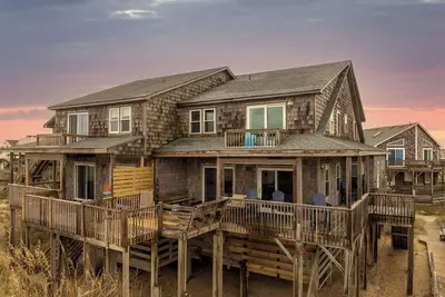 Image de Seas The Day (North) | Oceanfront | Hot Tub and Dog Friendly