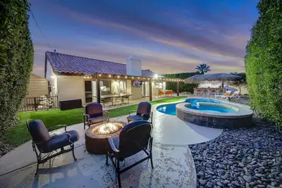 Image de Bermuda Bliss: Pool, Spa, Misters, Ping Pong, Bbq!