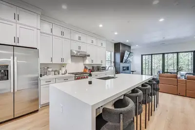 Image de New Modern House Built in 2024. 5 Beds and 3. 5 Baths. 3020 Sqft